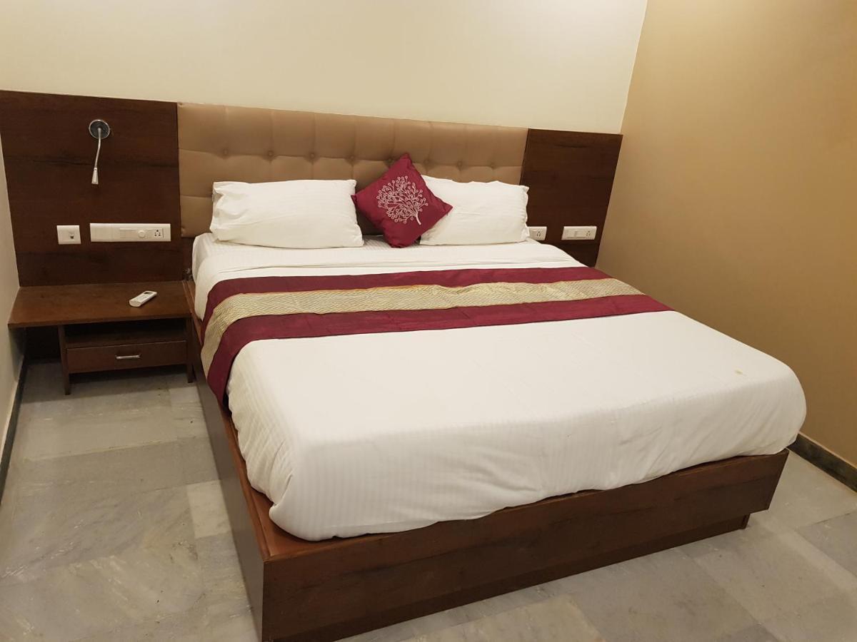 Hotel Durga Residency à Tirupati Extérieur photo