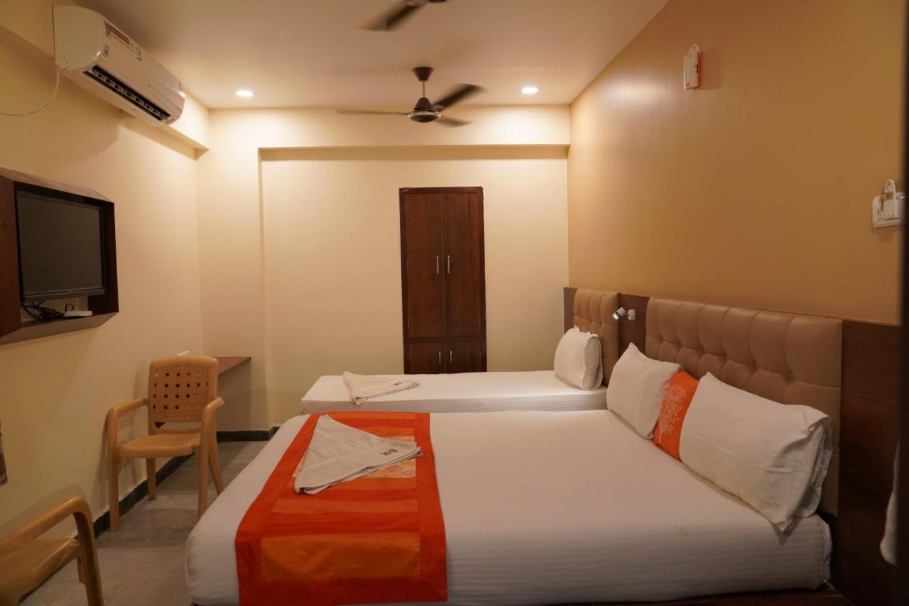 Hotel Durga Residency à Tirupati Extérieur photo