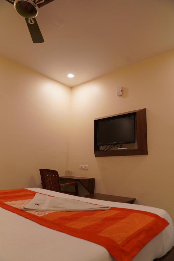 Hotel Durga Residency à Tirupati Extérieur photo