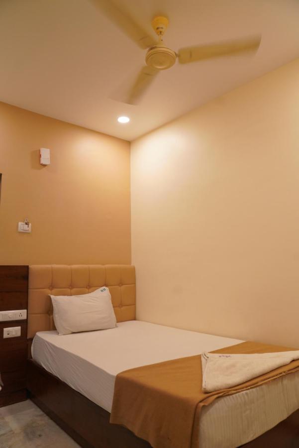 Hotel Durga Residency à Tirupati Extérieur photo