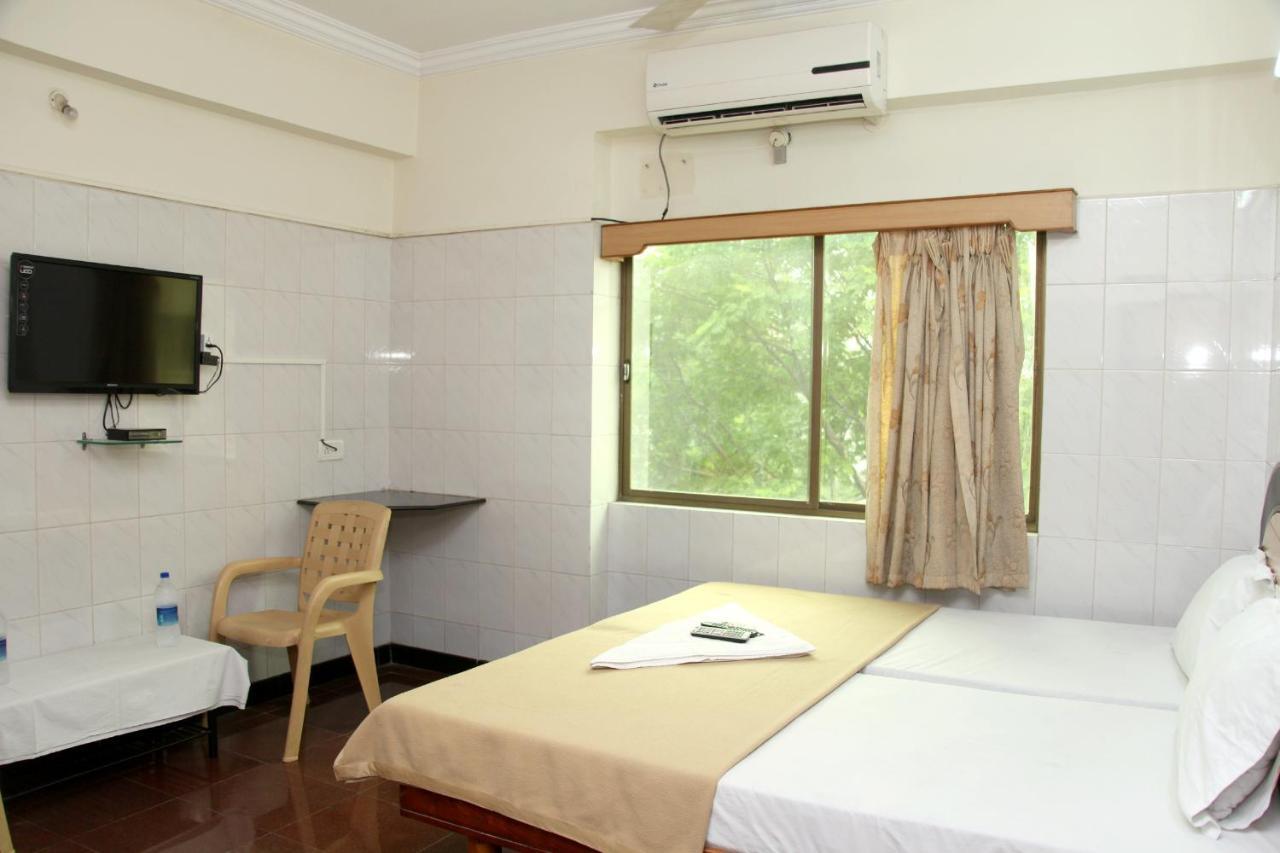 Hotel Durga Residency à Tirupati Extérieur photo